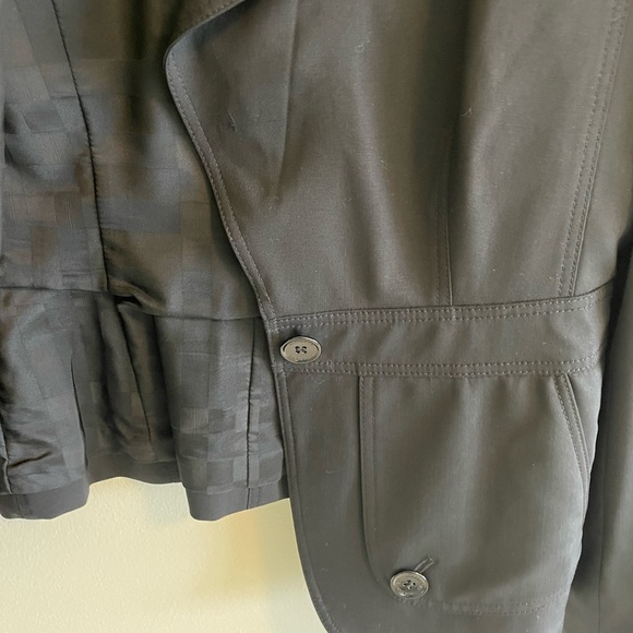 Size 4 Like New Authentic Burberry Blazer - Picture 17 of 17